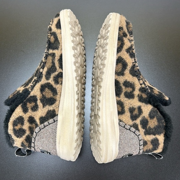Hey Dude Denny Beige Leopard Animal Print Fur Ankle Bootie 6 Lightweight Comfy - Picture 8 of 11